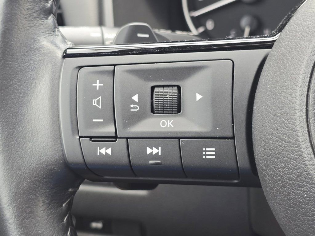 Used 2023 Nissan Rogue SL AWD/4WD image 26
