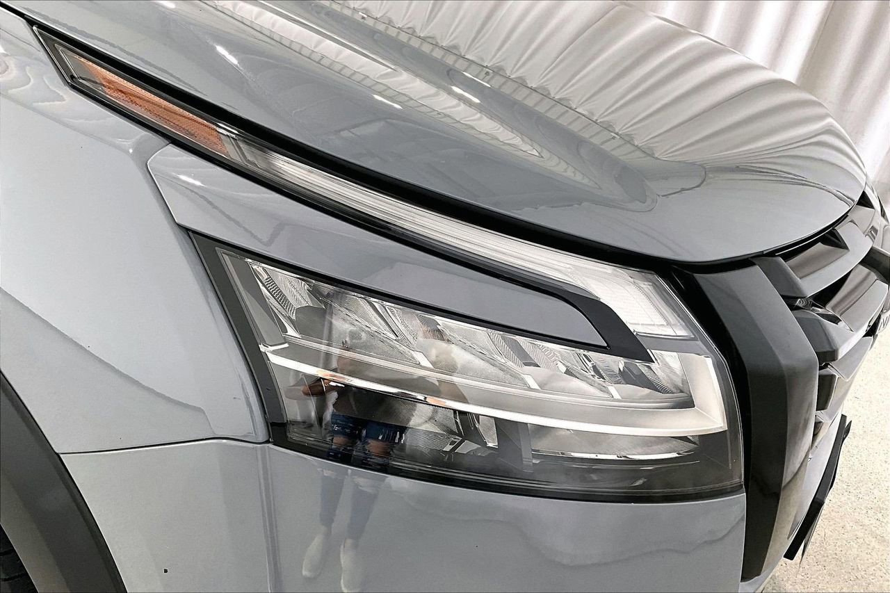 Used 2023 Nissan Pathfinder Platinum w/ Cargo Package FWD image 28