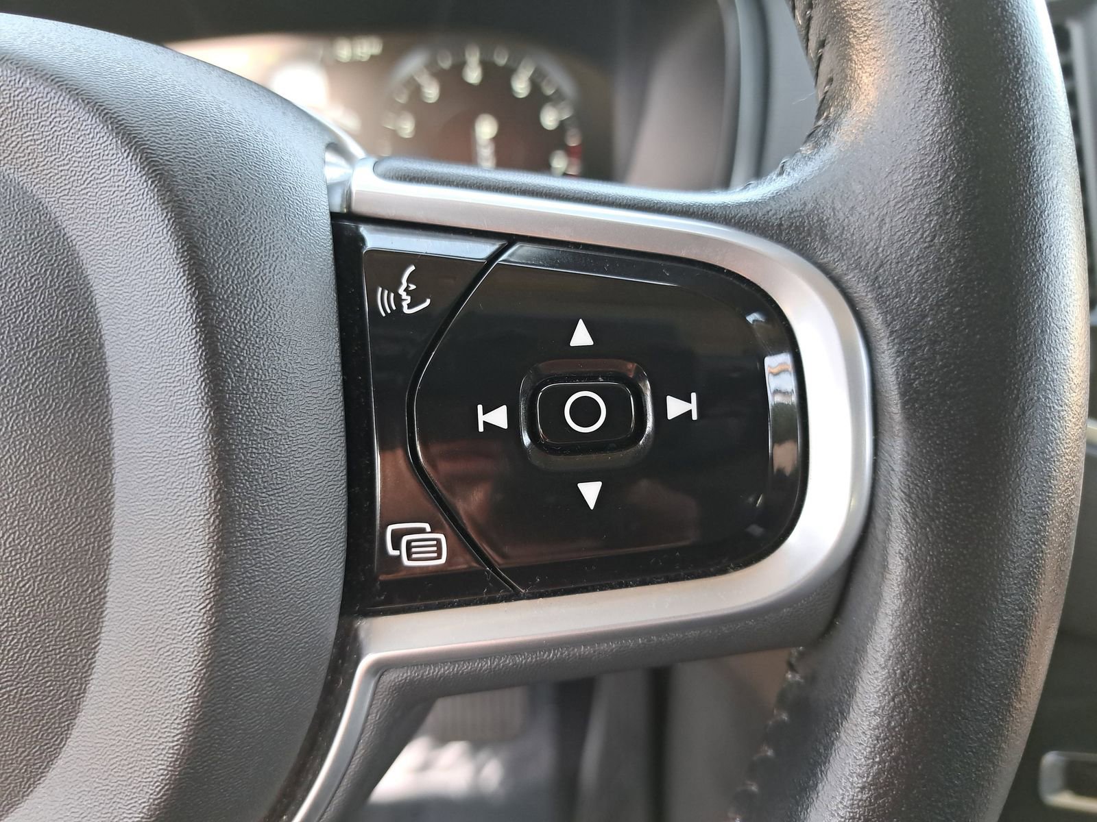 Used 2022 Volvo XC90 T5 Momentum image 20