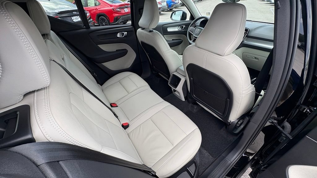 Used 2022 Volvo XC40 T4 Momentum FWD image 19