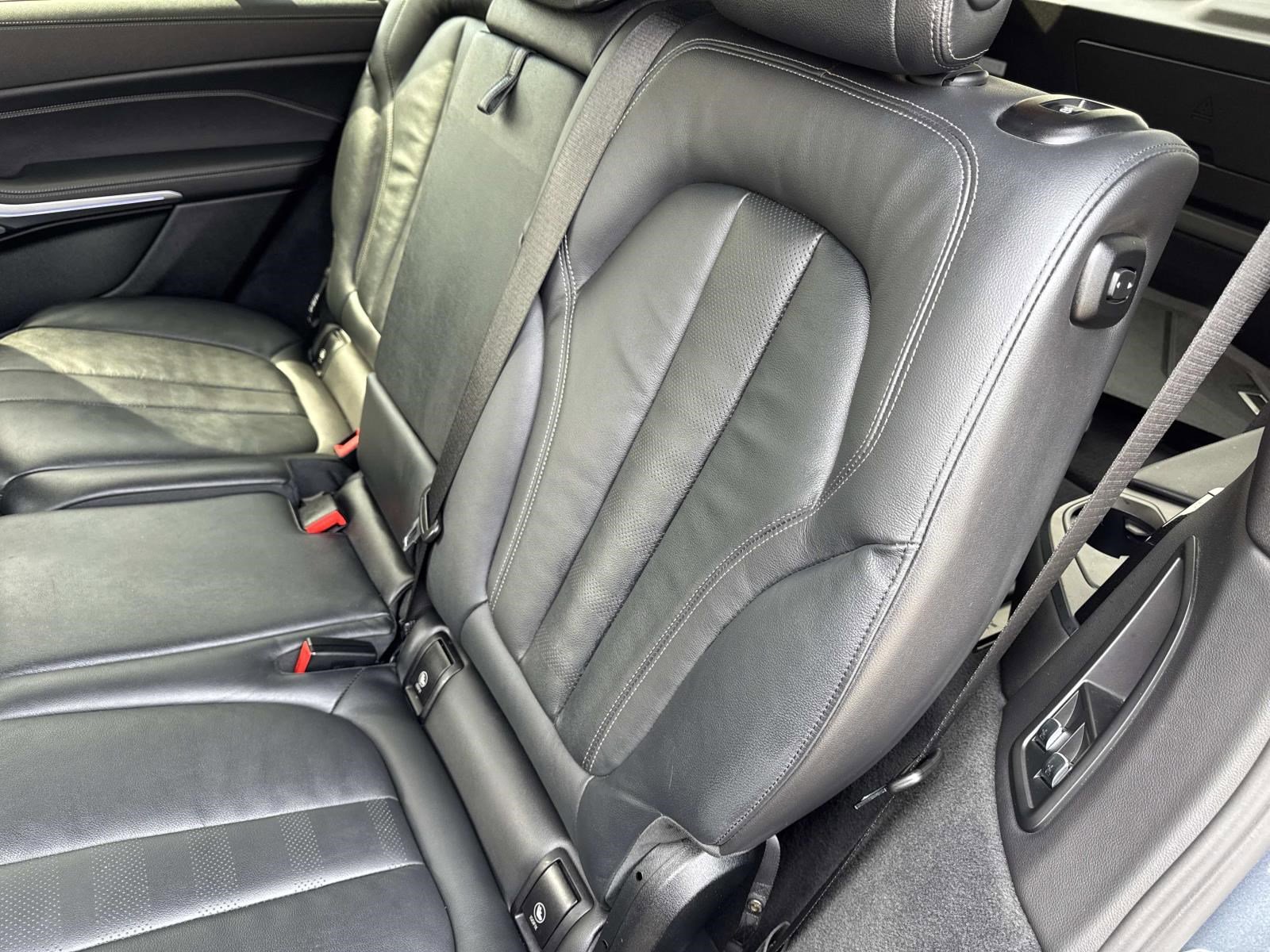 Used 2022 BMW X7 M50i w/ Executive Package image 13