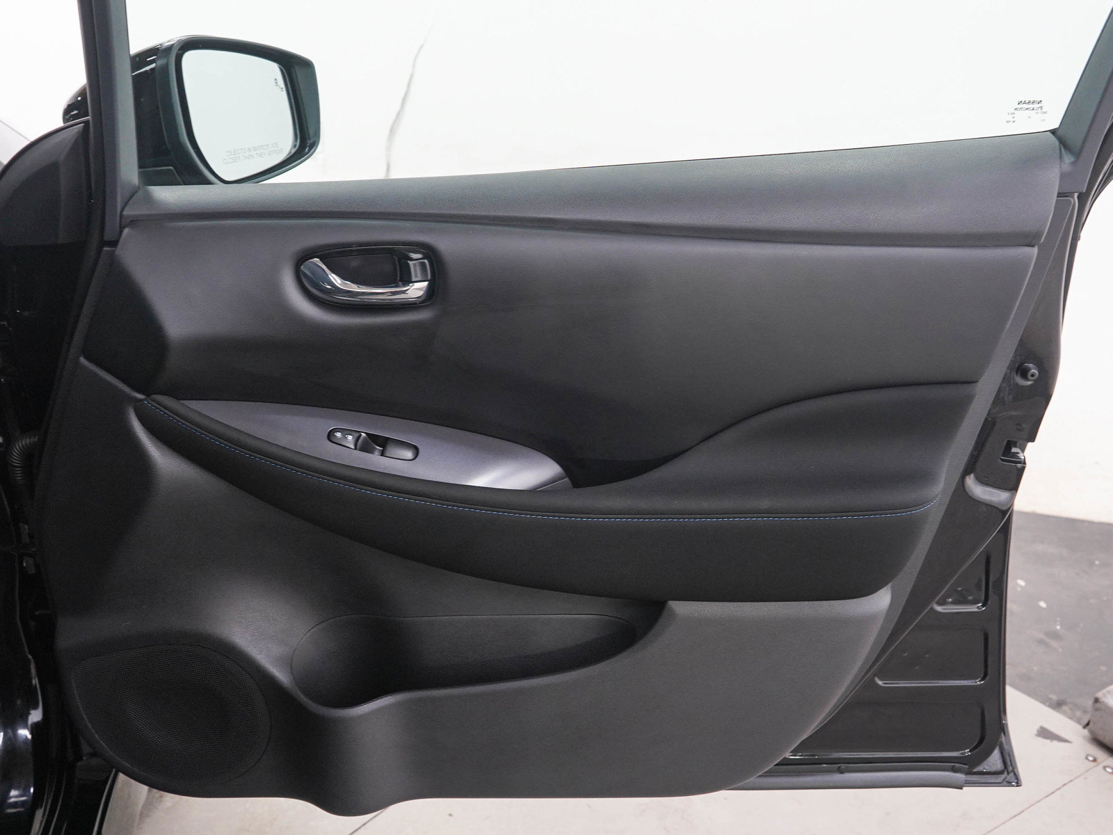 Used 2025 Nissan Leaf S FWD image 9
