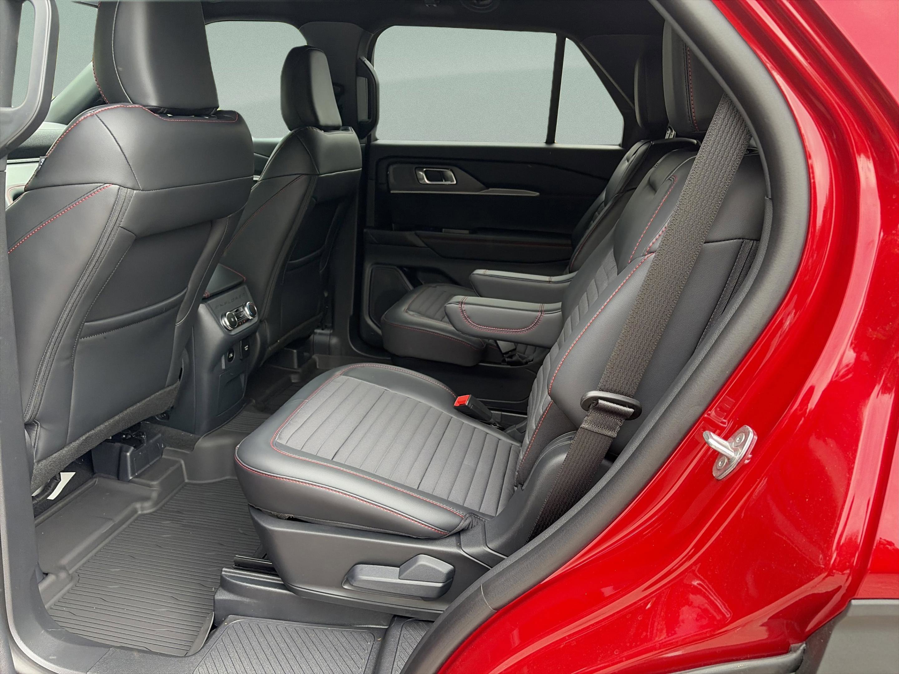New 2026 Ford Explorer ST-Line w/ ST-Line Street Pack RWD image 16