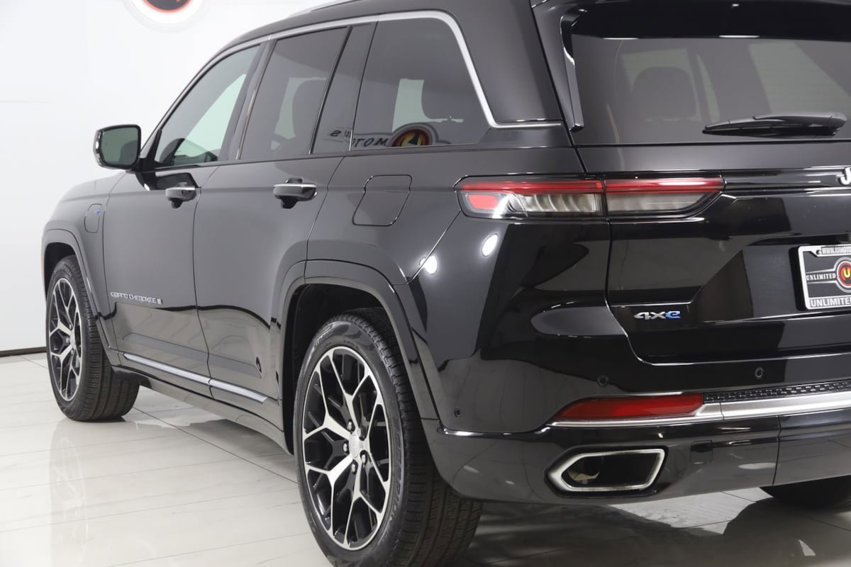 Used 2023 Jeep Grand Cherokee Summit image 30