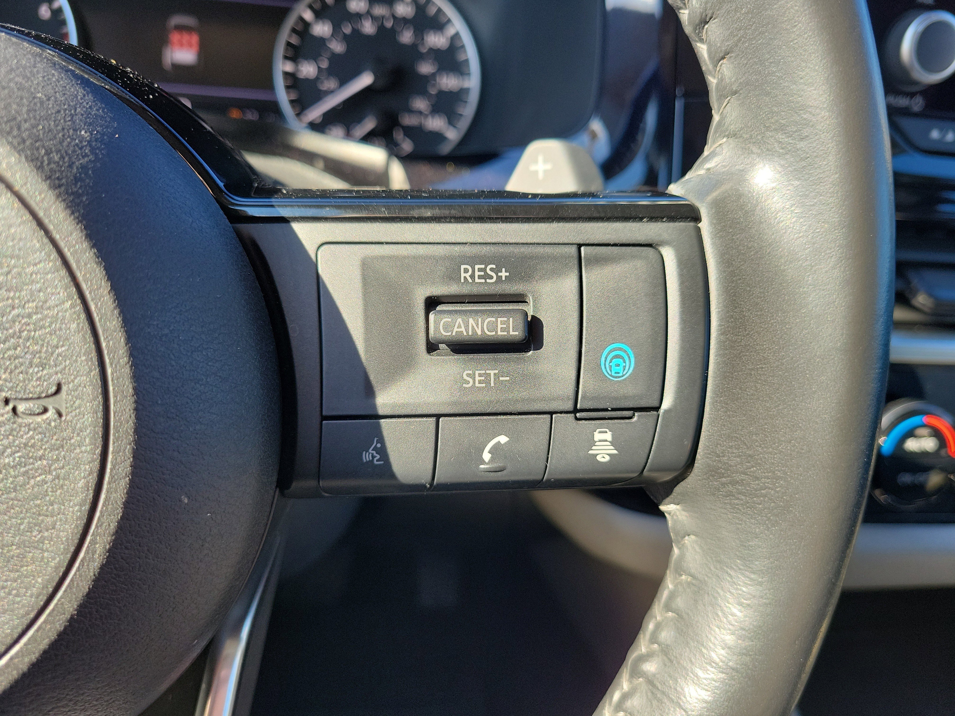 Used 2023 Nissan Pathfinder SV image 30