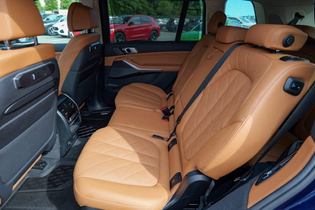 Used 2024 BMW X7 xDrive40i w/ Premium Package AWD/4WD image 27
