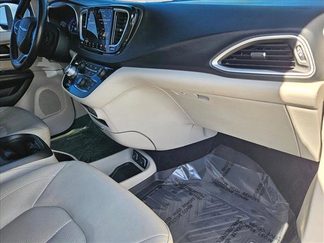 Used 2021 Chrysler Pacifica Touring-L FWD image 22