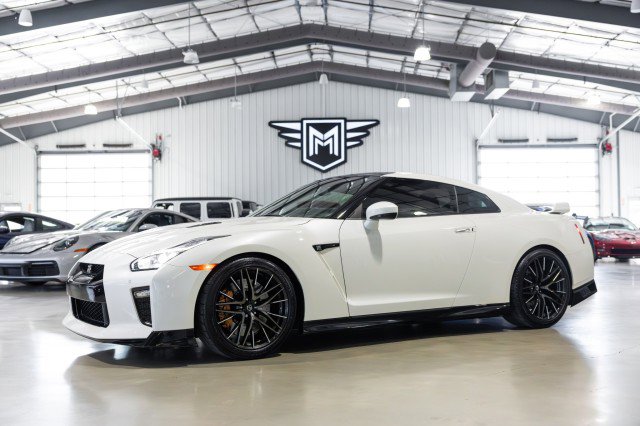 Used 2021 Nissan GT-R Premium image 1
