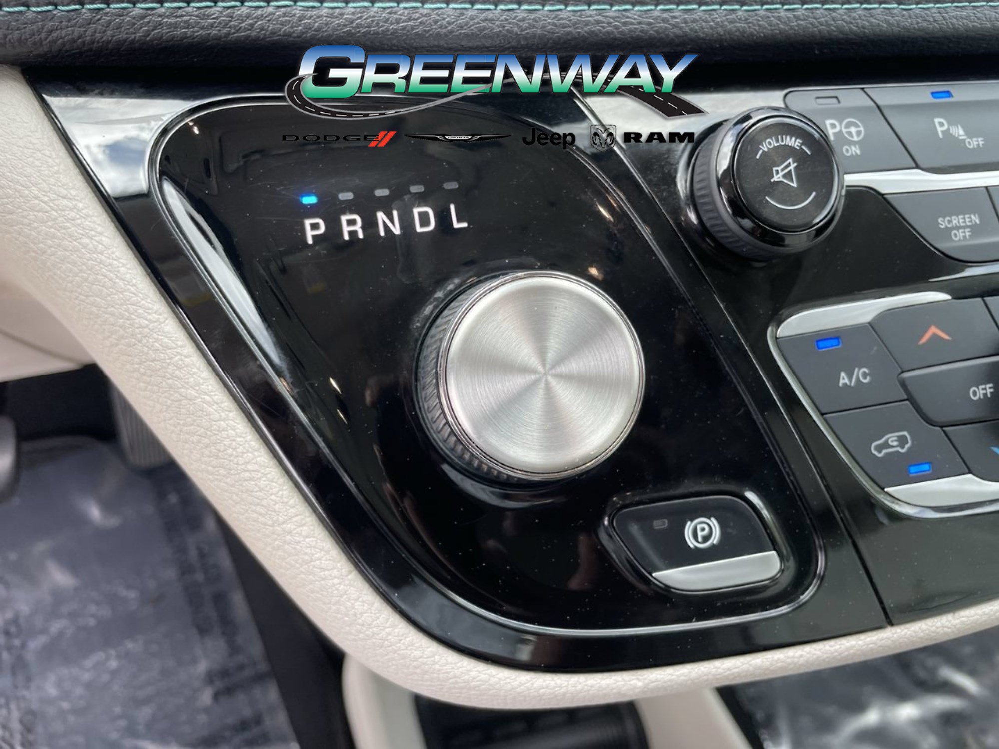 Used 2017 Chrysler Pacifica Platinum FWD image 29