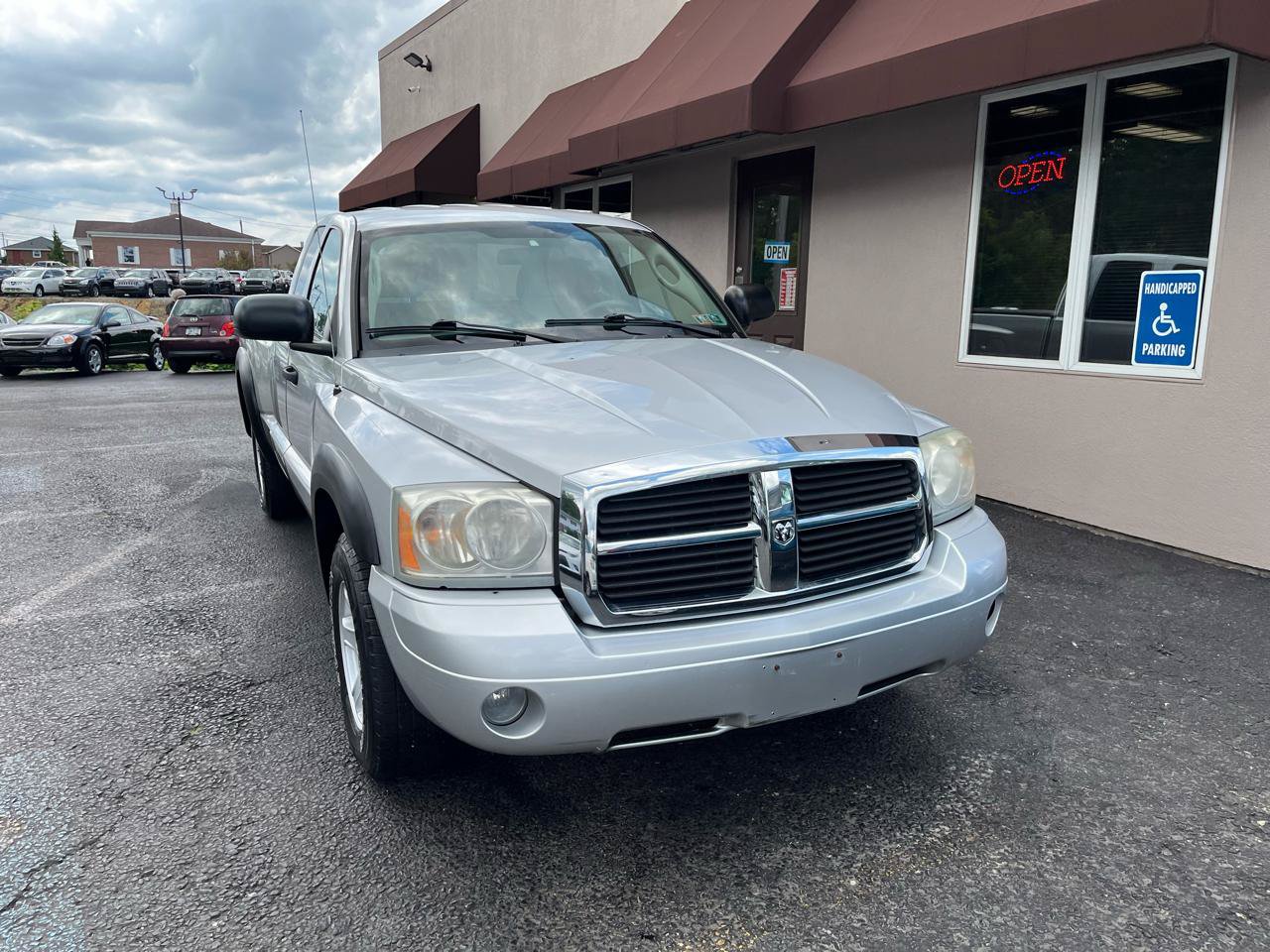 Used 2007 Dodge Dakota SLT w/ Trailer Tow Group RWD image 2