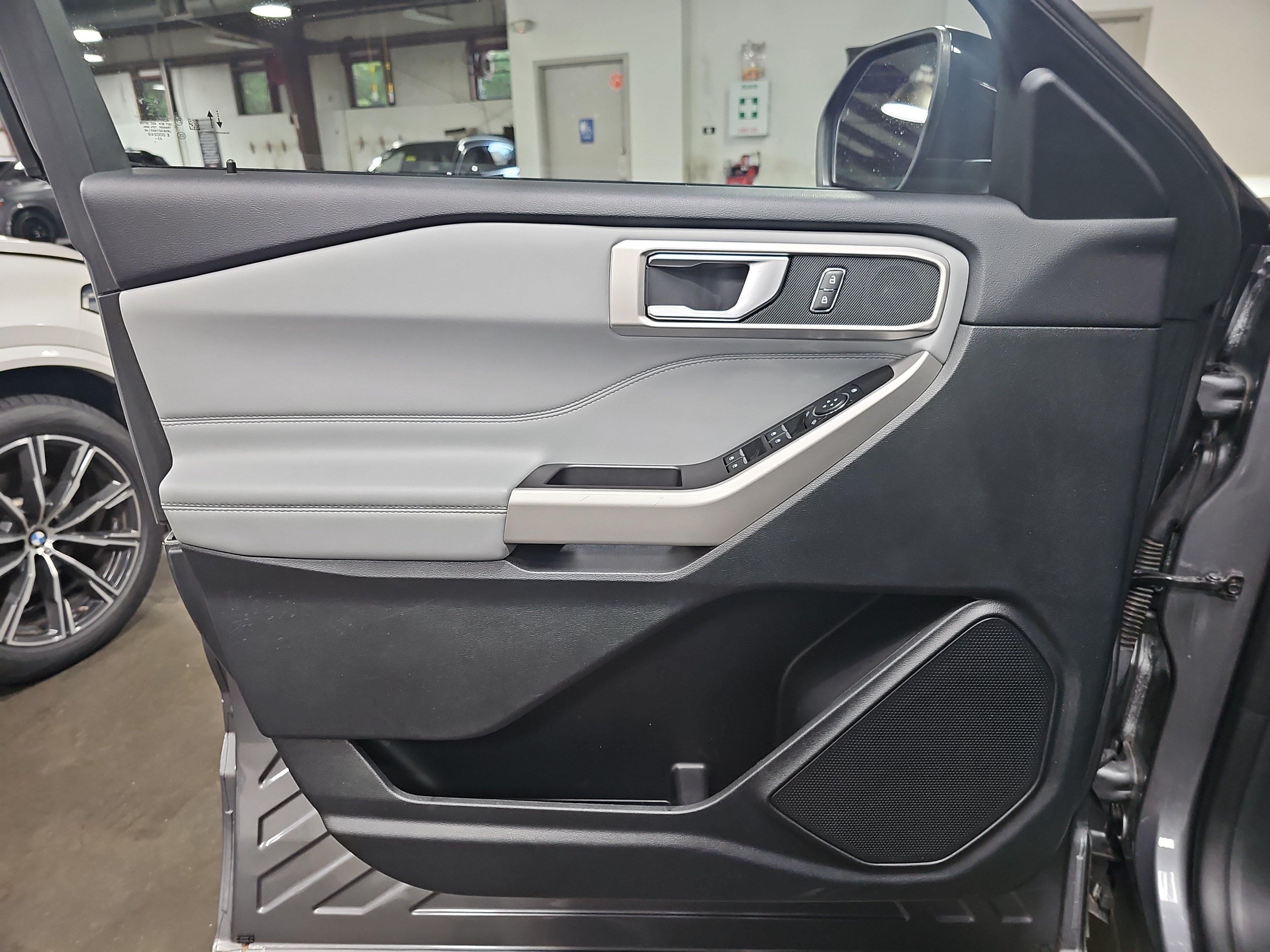 Used 2024 Ford Explorer XLT w/ Equipment Group 202A RWD image 26