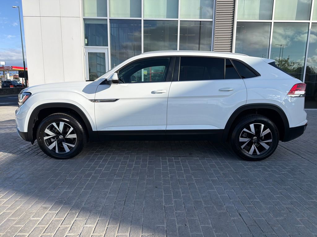 Certified 2022 Volkswagen Atlas Cross Sport SE AWD/4WD image 3