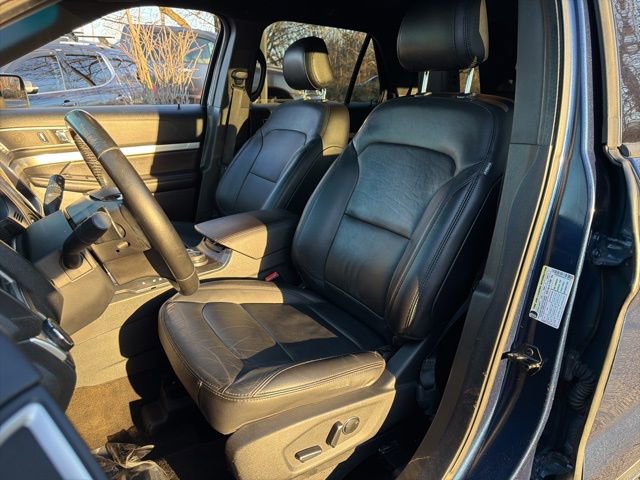 Used 2016 Ford Explorer XLT w/ Equipment Group 202A image 7