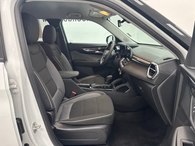 Used 2025 Chevrolet TrailBlazer LT AWD/4WD image 28