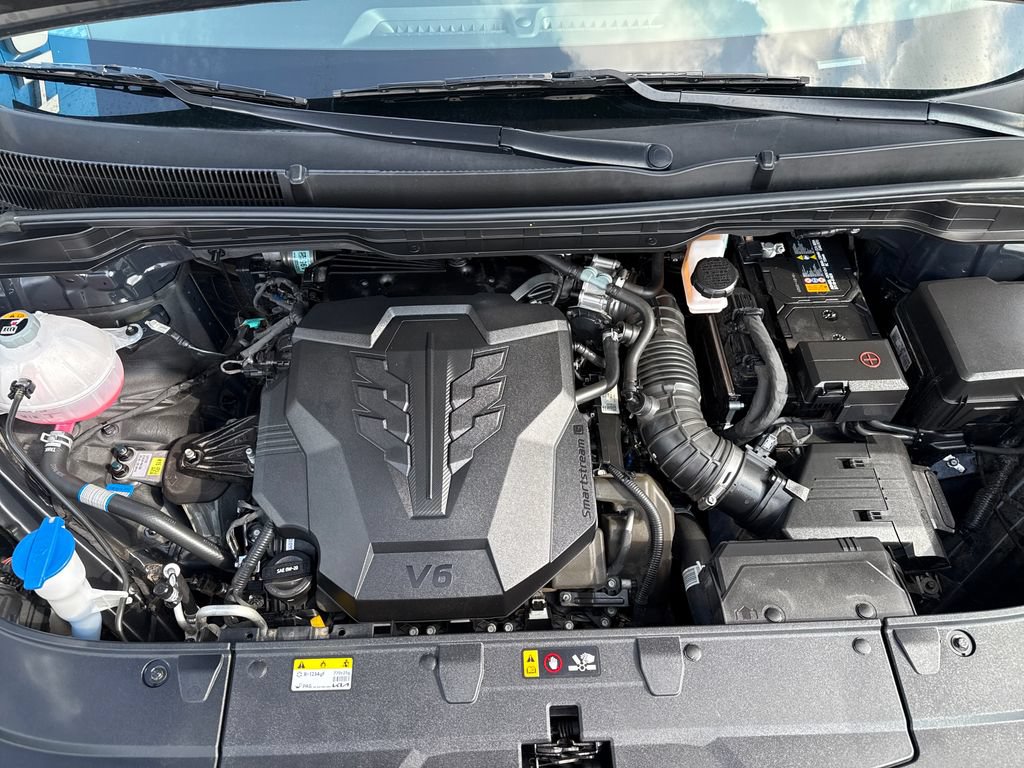 Used 2025 Kia Carnival FWD image 25