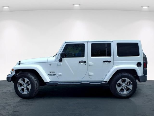 Used 2018 Jeep Wrangler Unlimited Sahara w/ Connectivity Group AWD/4WD image 16