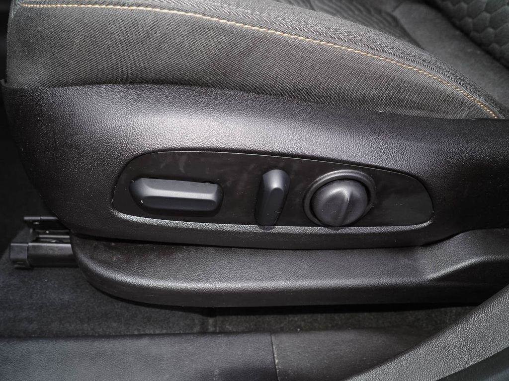 Certified 2018 Chevrolet Equinox LT FWD image 24