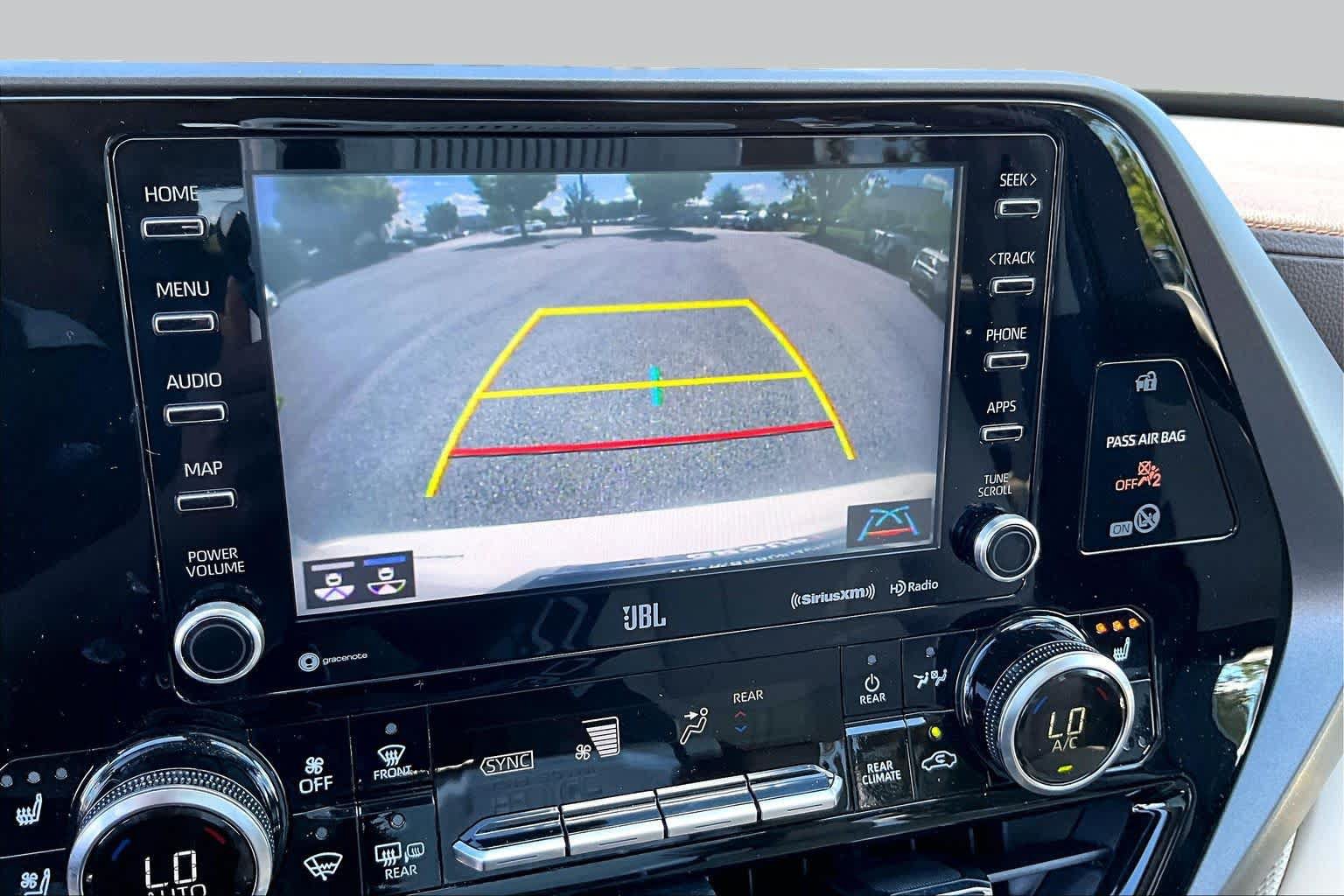 Used 2020 Toyota Highlander Limited FWD image 27