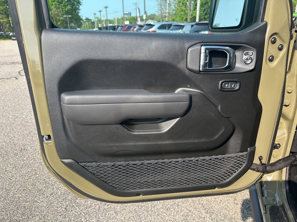 New 2025 Jeep Gladiator Willys image 11