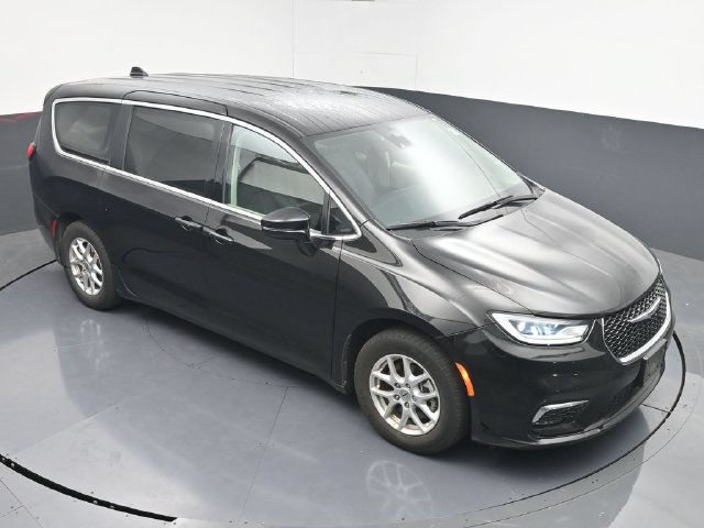 Used 2024 Chrysler Pacifica Touring-L FWD image 29