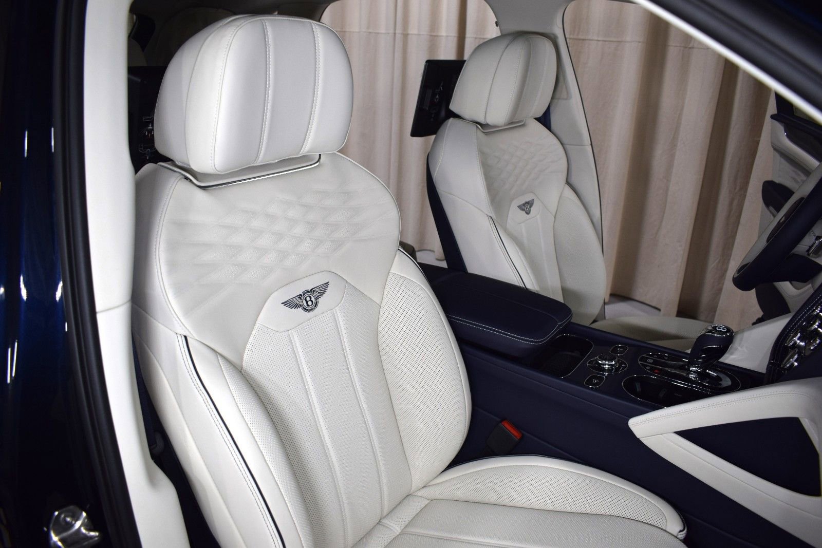 New 2025 Bentley Bentayga AWD/4WD image 25