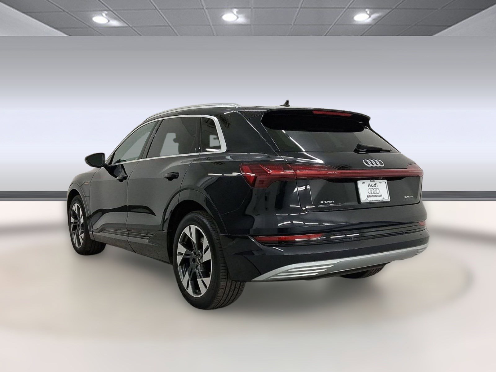 Used 2022 Audi e-tron Premium Plus image 3