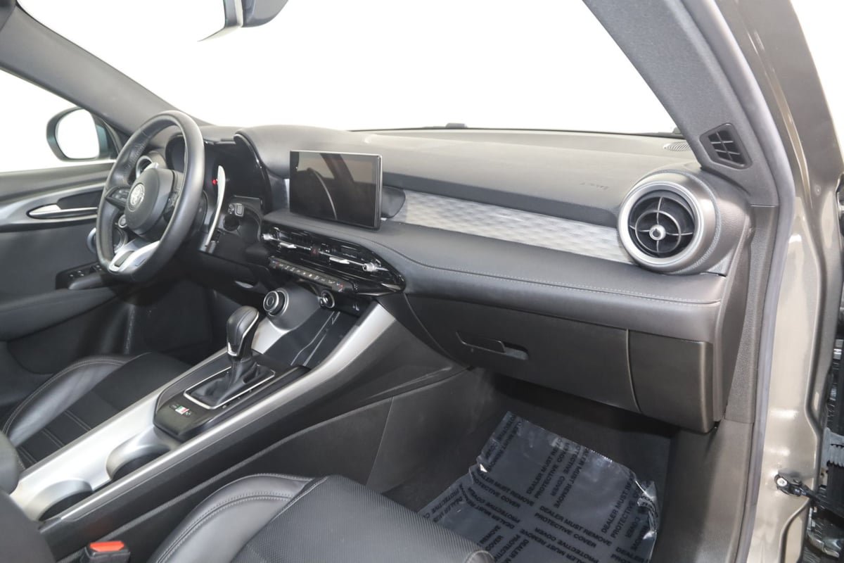 Used 2024 Alfa Romeo Tonale Veloce AWD/4WD image 44