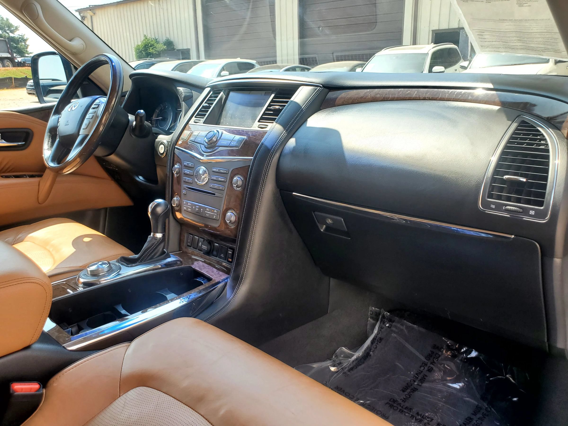 Used 2016 INFINITI QX80 4WD w/ Signature Edition Package image 27