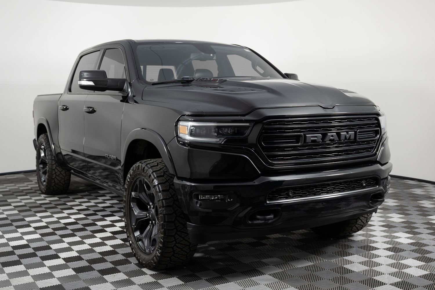 Used 2020 RAM 1500 Limited w/ Black Appearance Package image 10