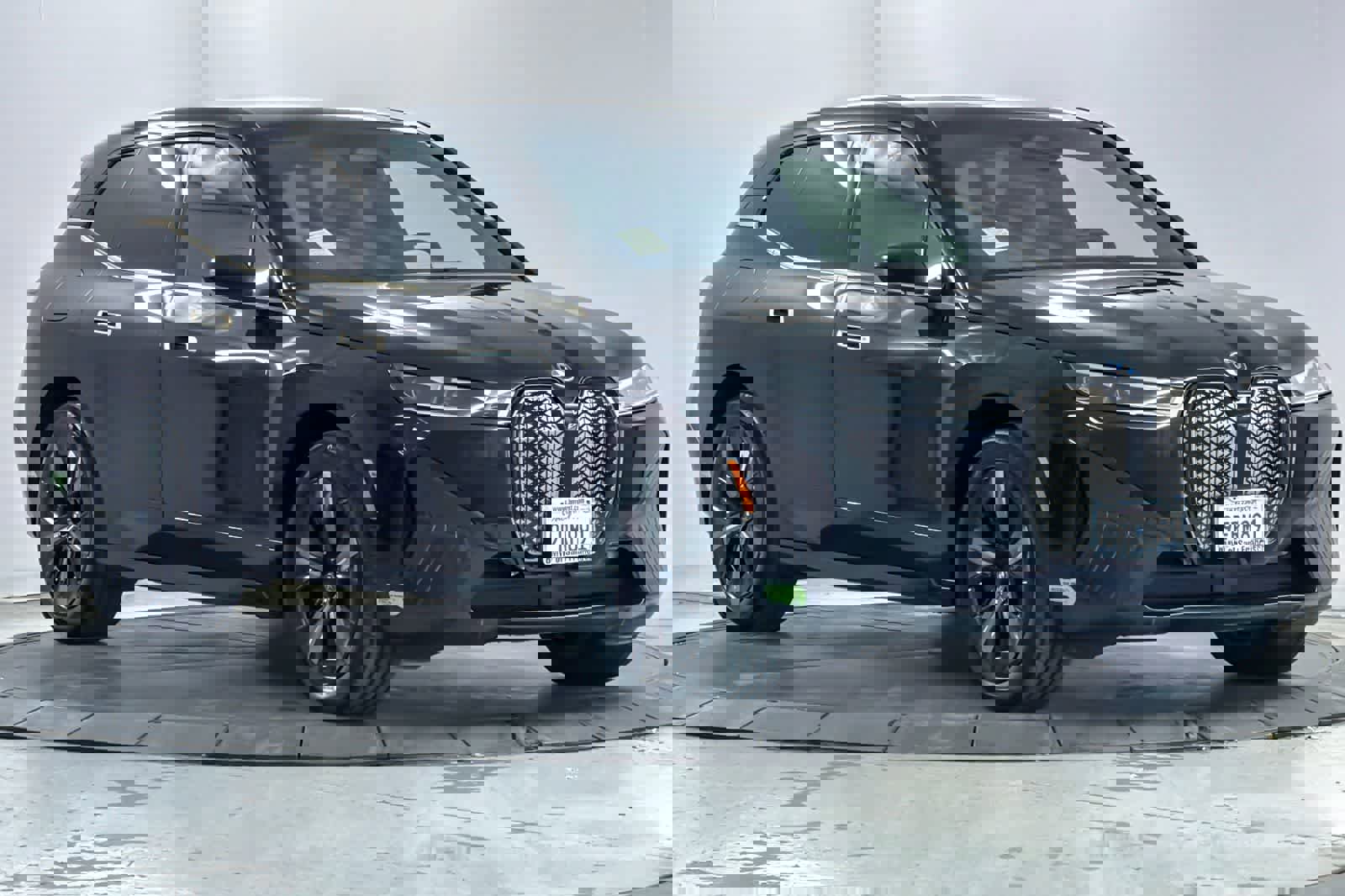 Used 2023 BMW iX xDrive50 w/ Sport Package image 9