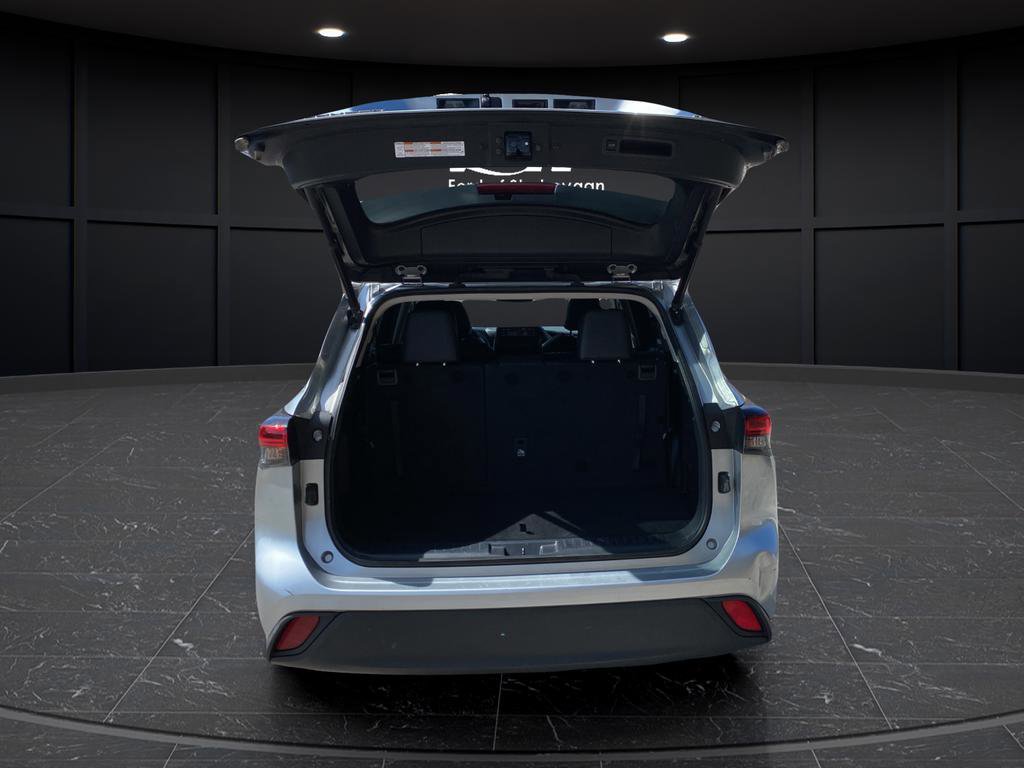 Used 2020 Toyota Highlander XLE image 9