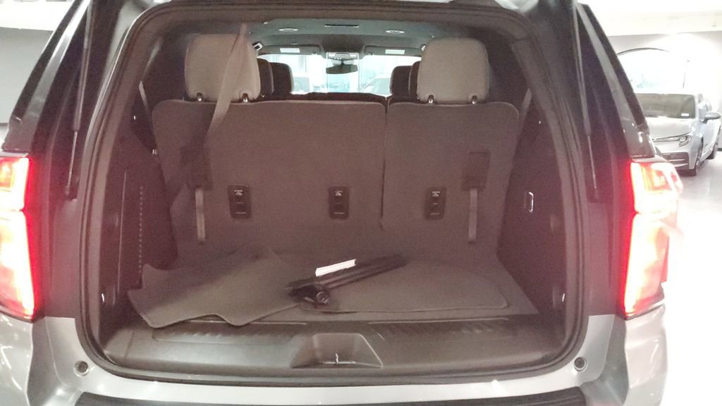 Used 2024 Chevrolet Tahoe LS RWD image 8