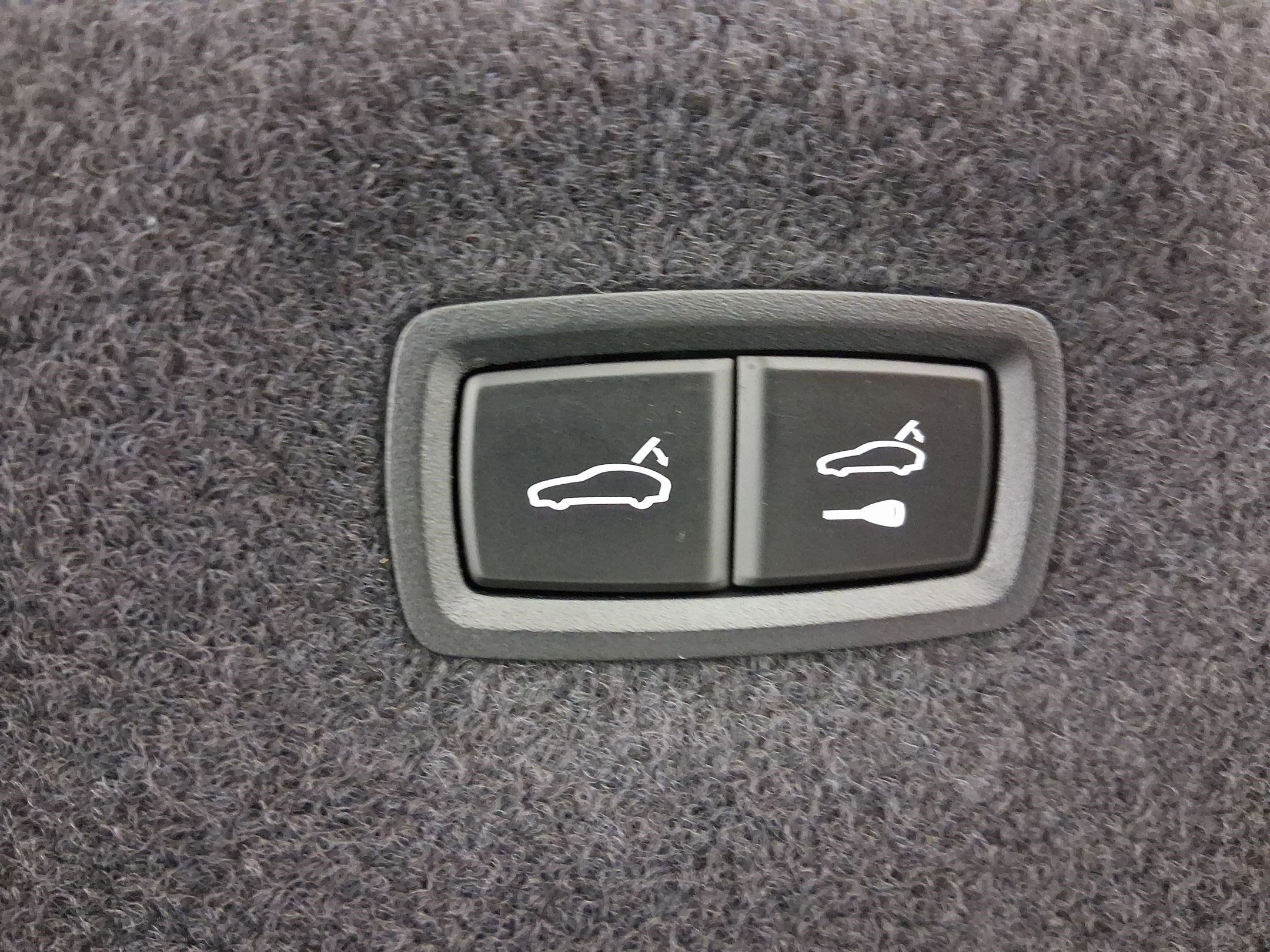 Used 2022 Audi RS e-tron GT quattro w/ Year 1 Package image 28