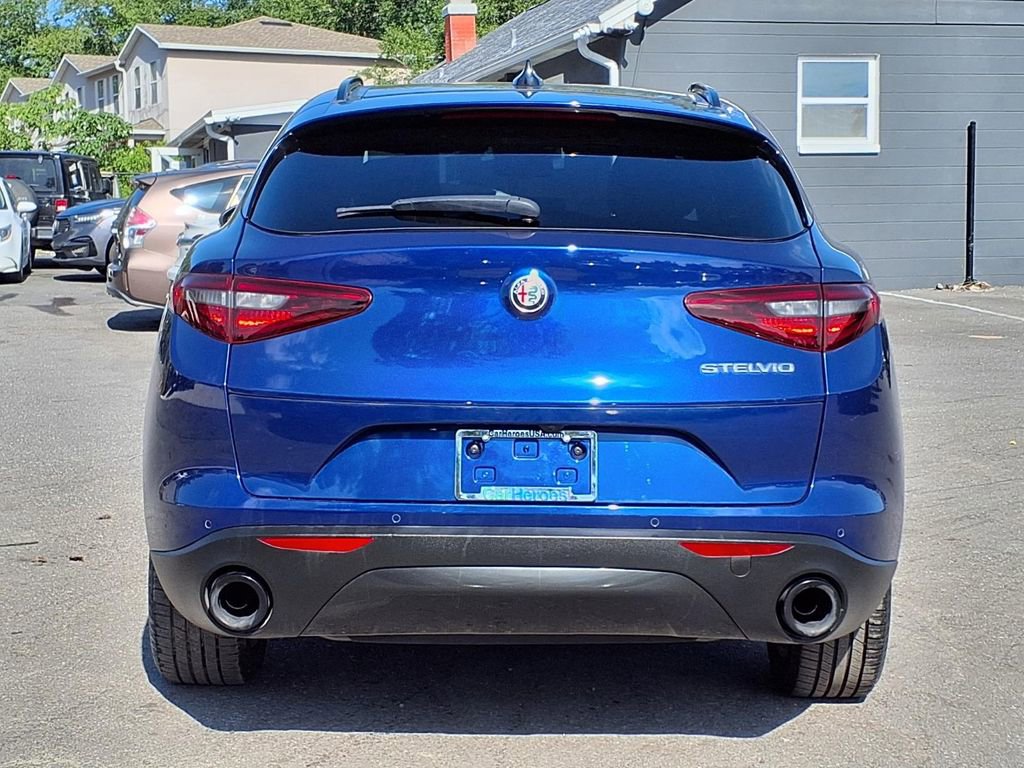 Used 2023 Alfa Romeo Stelvio Sprint RWD image 6