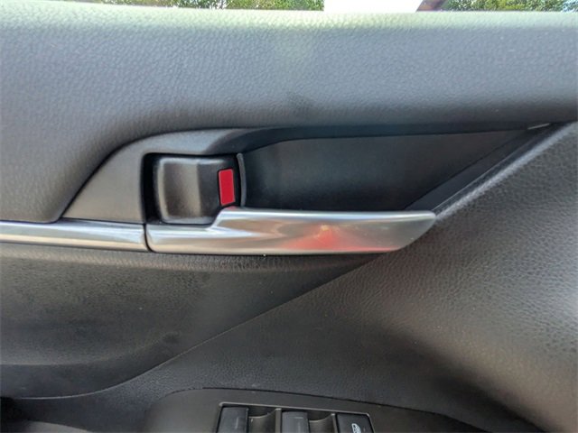 Used 2024 Toyota Camry SE image 9
