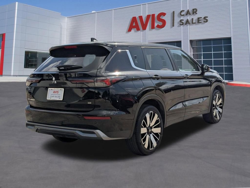 Used 2025 Mitsubishi Outlander SE FWD image 6