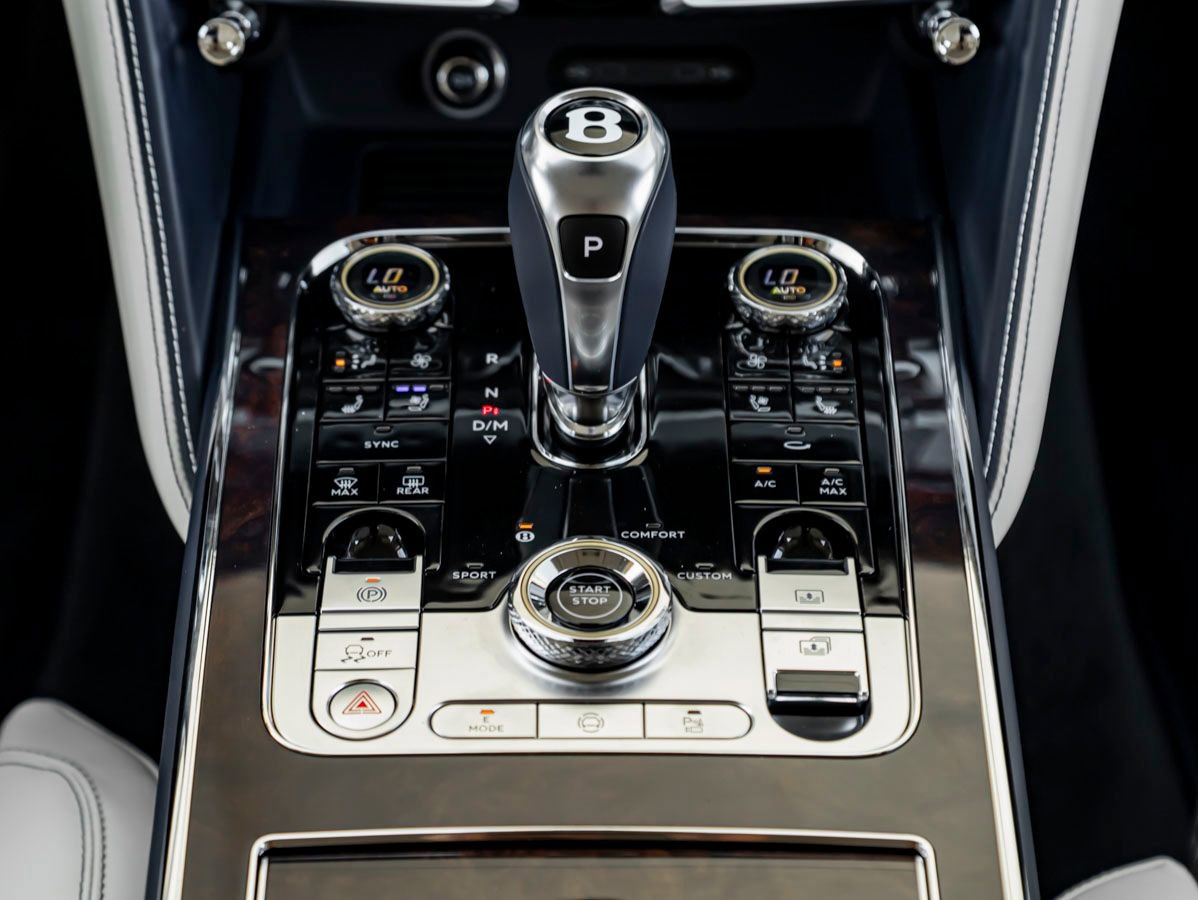 Used 2026 Bentley Flying Spur Plug-In Hybrid AWD/4WD image 23