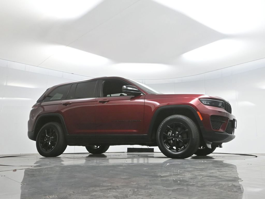 Used 2024 Jeep Grand Cherokee Altitude image 50