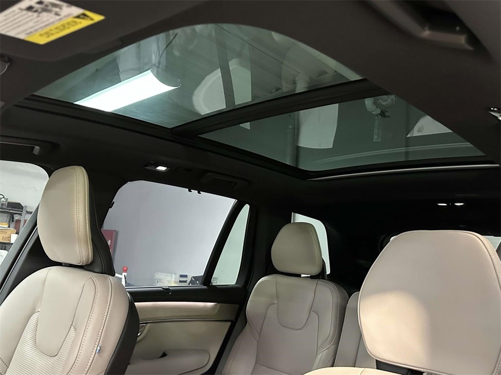 Used 2025 Volvo XC90 T8 Plus w/ Protection Package Premier image 12