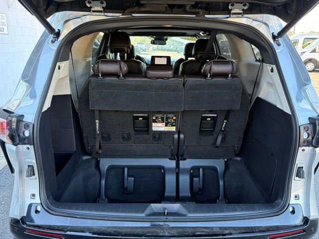 Used 2021 Toyota Sienna Platinum image 32