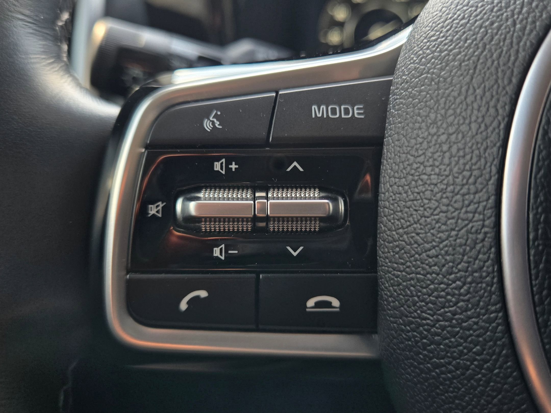 Used 2023 Kia Sorento SX image 24