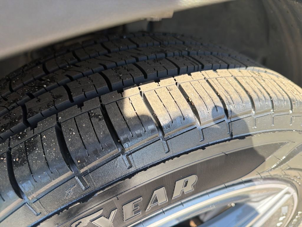 Used 2021 Mercedes-Benz GLC 300 4MATIC w/ AMG Line image 28