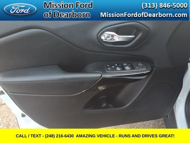 Used 2019 Jeep Cherokee Latitude Plus AWD/4WD image 12