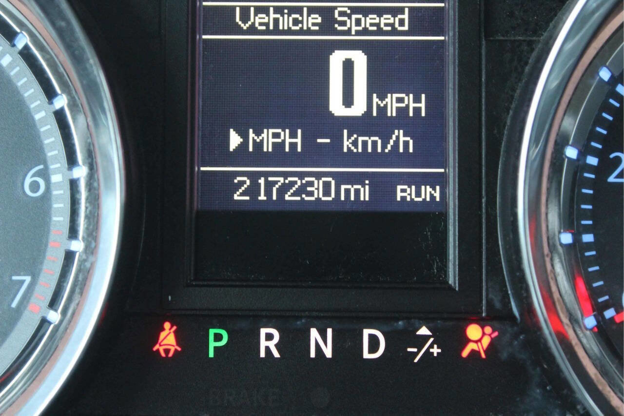 Used 2014 Chrysler Town & Country Touring image 9