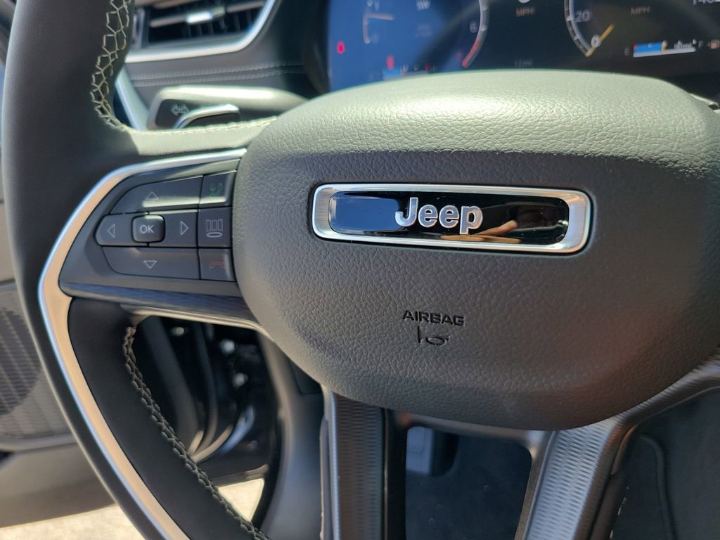 New 2025 Jeep Grand Cherokee Laredo w/ Luxury Tech Group I AWD/4WD image 22