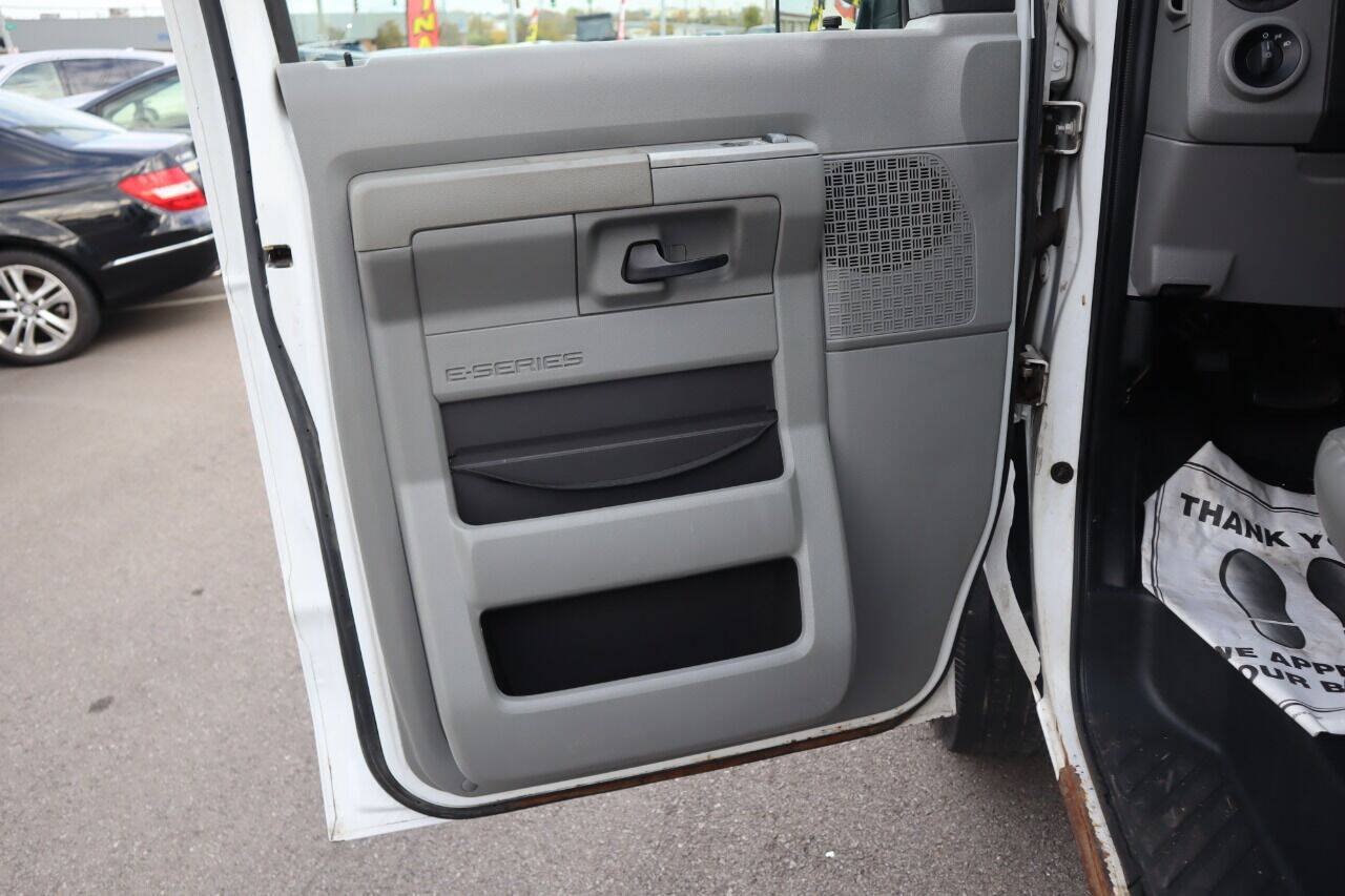 Used 2013 Ford E-250 and Econoline 250 w/ Commercial Cargo Van Pkg RWD image 13