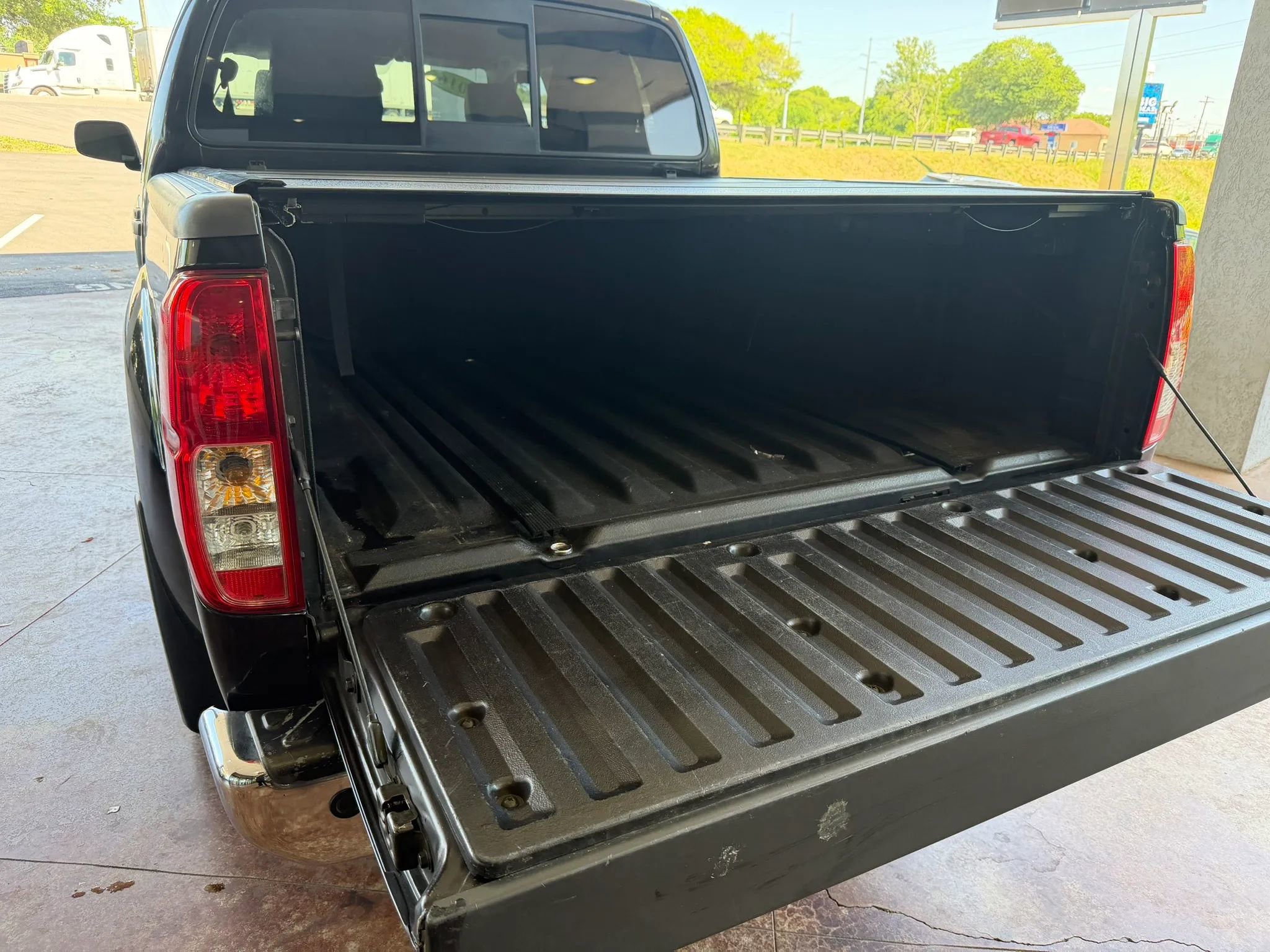 Used 2016 Nissan Frontier SV w/ SV Value Truck Package AWD/4WD image 23