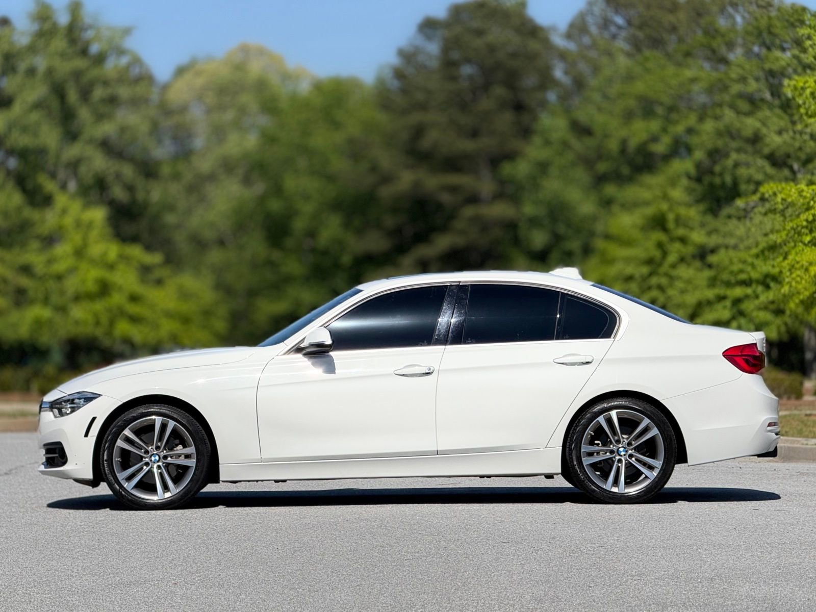 Used 2018 BMW 330i xDrive Sedan w/ Convenience Package AWD/4WD image 9