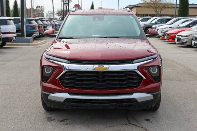 Used 2025 Chevrolet TrailBlazer LT image 2