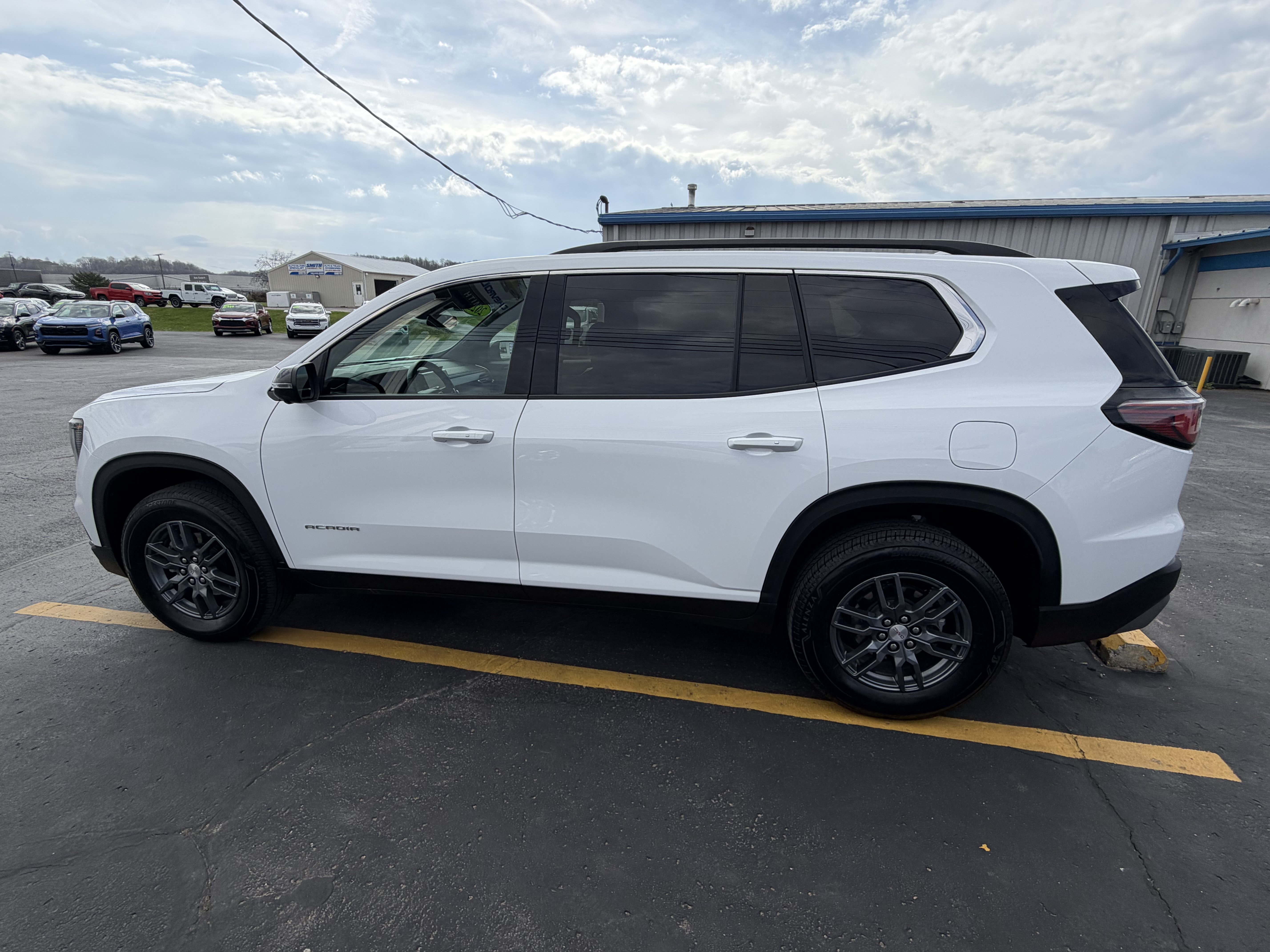 Used 2025 GMC Acadia Elevation FWD image 10